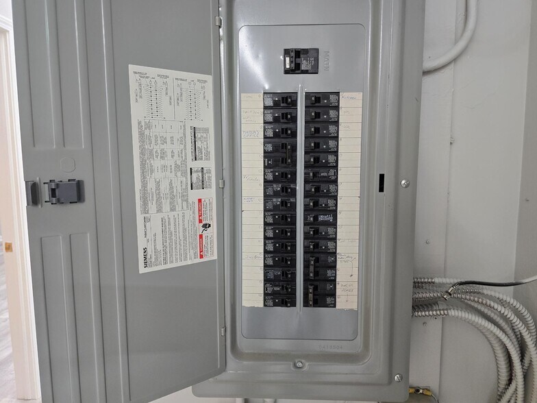 More Photos Of 1667 E 40th St, Cleveland Loft Creative Space For Sale