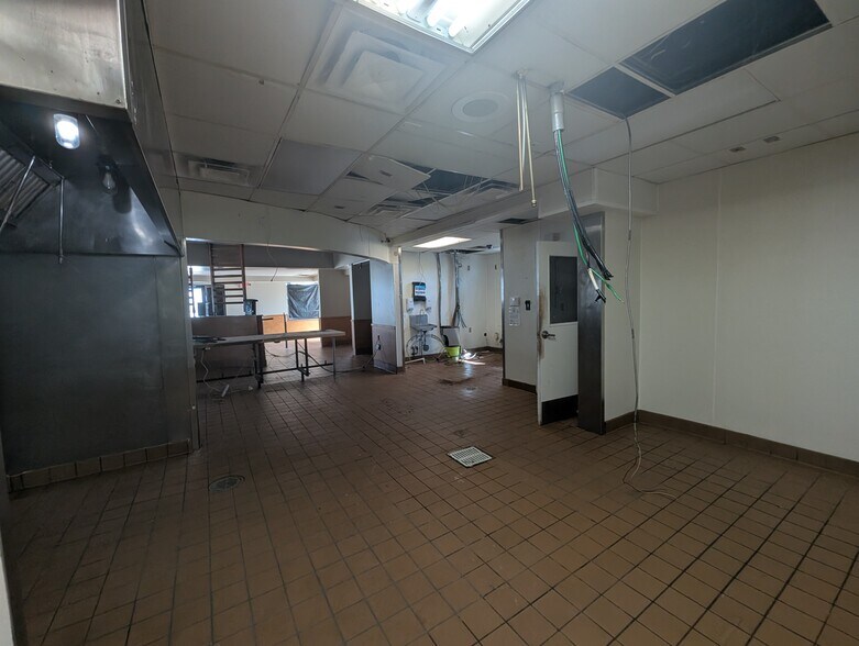 More Photos Of 816 E Front St, Traverse City Fast Food For Lease