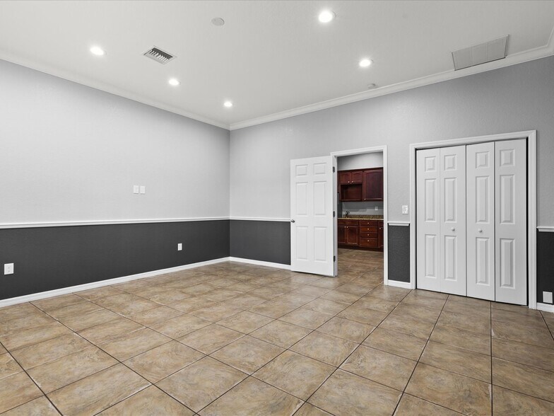 More Photos Of 6129 Siesta Ln, Port Richey Warehouse For Lease