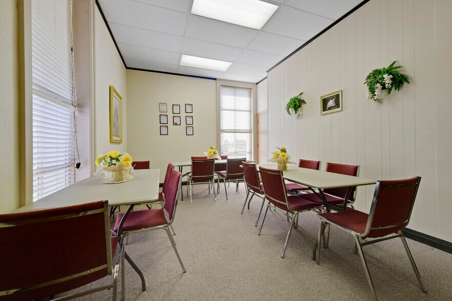 More Photos Of 120 S Liberty St, Independence Office For Sale