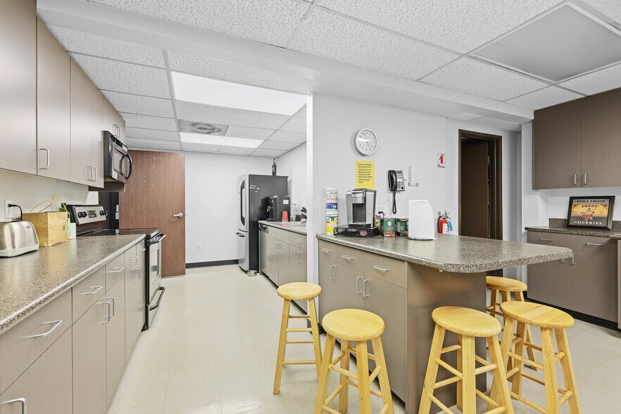 More Photos Of 7548 Trade St, San Diego Manufacturing For Sale