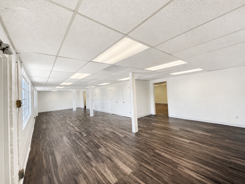 More Photos Of 515 Industrial Blvd, Austin Warehouse For Lease