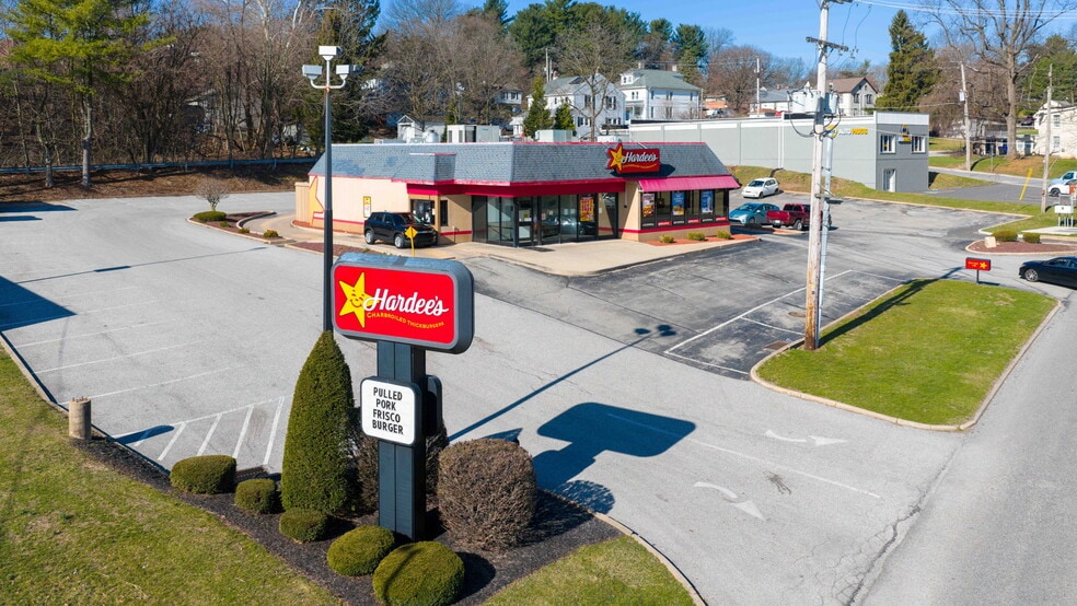 Primary Photo Of 820 E Main St, Dallastown Fast Food For Lease