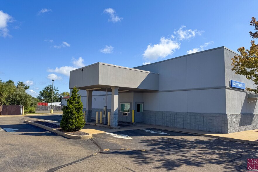 More Photos Of 10 Hemingway Ave, East Haven Drugstore For Sale