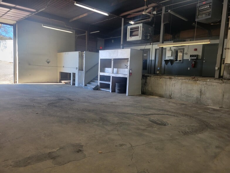 More Photos Of 20501 W 67th St, Shawnee Warehouse For Lease