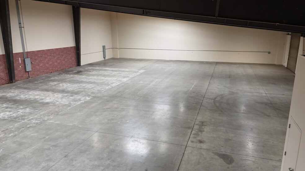 More Photos Of 617 Winmoore Way, Modesto Warehouse For Lease