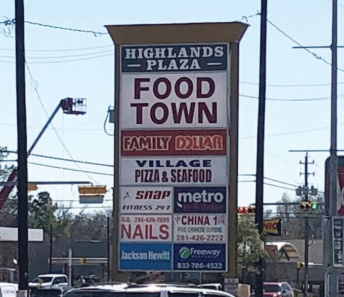 More Photos Of 302 N Main St, Highlands Unknown For Lease