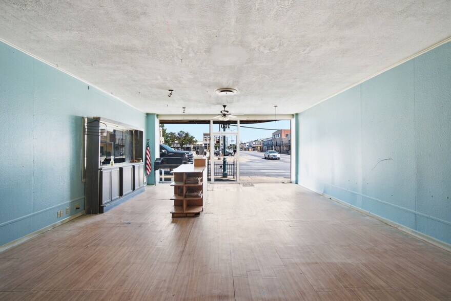 More Photos Of 100 W Central Ave, Comanche General Retail For Sale