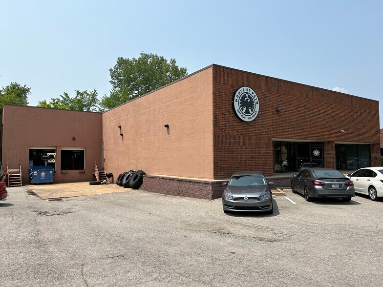 More Photos Of 251-253 Chesterfield Industrial Blvd, Chesterfield Warehouse For Sale