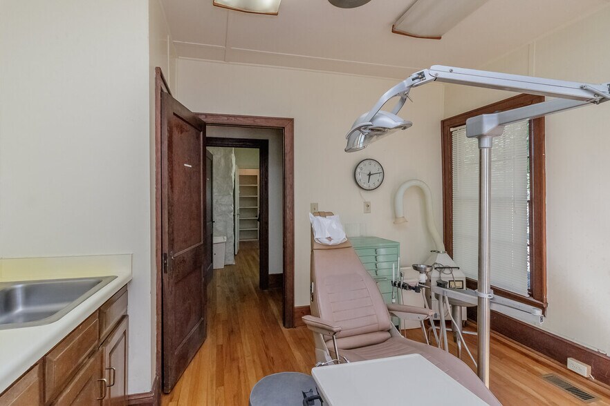 More Photos Of 615 Patterson, LaFayette Medical For Sale