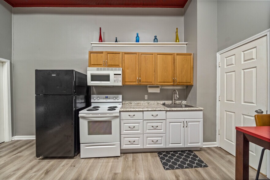 More Photos Of 614-616 Cherokee St, Leavenworth Apartments For Sale