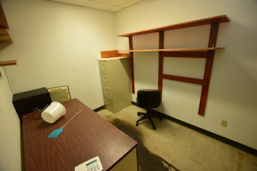 More Photos Of 75174 Hwy 59 Hwy, Stilwell Convenience Store For Sale