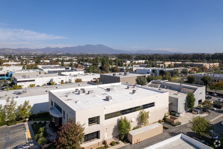 More Photos Of 12 Chrysler, Irvine Light Manufacturing For Lease