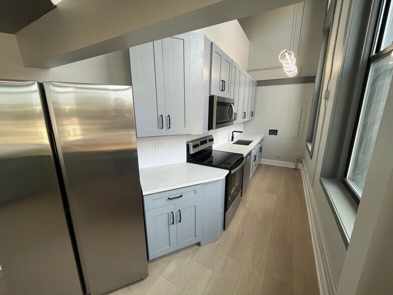 More Photos Of 1105 W Chicago Ave, Chicago Loft Creative Space For Lease