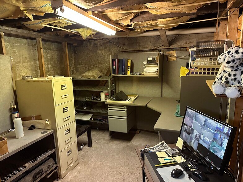 More Photos Of 574 W Main St, Plymouth Office Residential For Lease