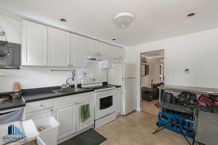 More Photos Of 224 SW 15th St, Dania Beach Apartments For Sale