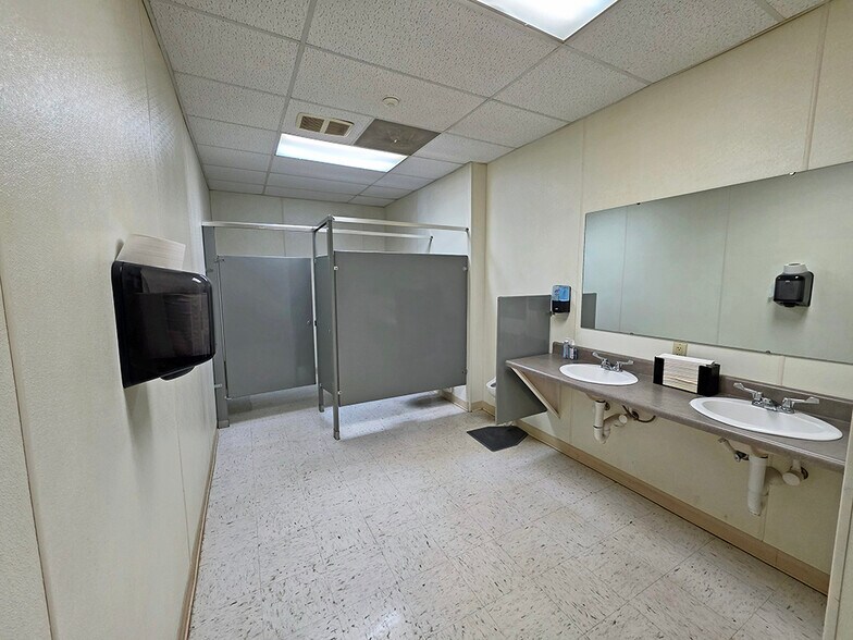 More Photos Of 100 Prushnok Dr, Punxsutawney Office For Sale
