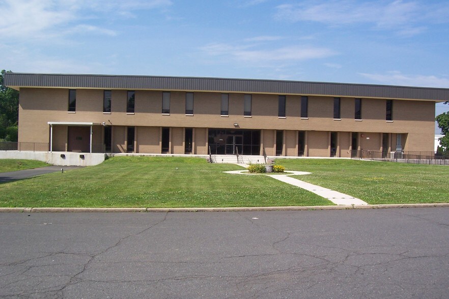 Primary Photo Of 333 Cedar Ave, Middlesex Office For Lease