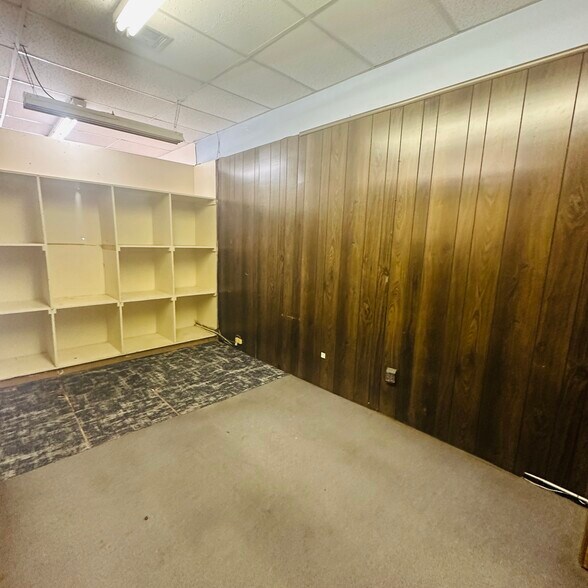 More Photos Of 106 S Broadway St, Cleveland Storefront For Sale