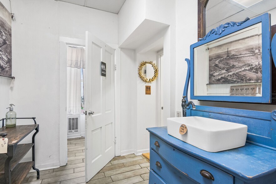 More Photos Of 702 Front St, Comfort Freestanding For Sale