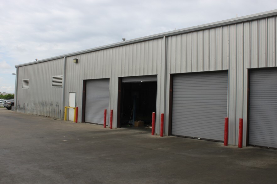 More Photos Of 39490 Lyndon B Johnson Fwy, Dallas Auto Dealership For Lease