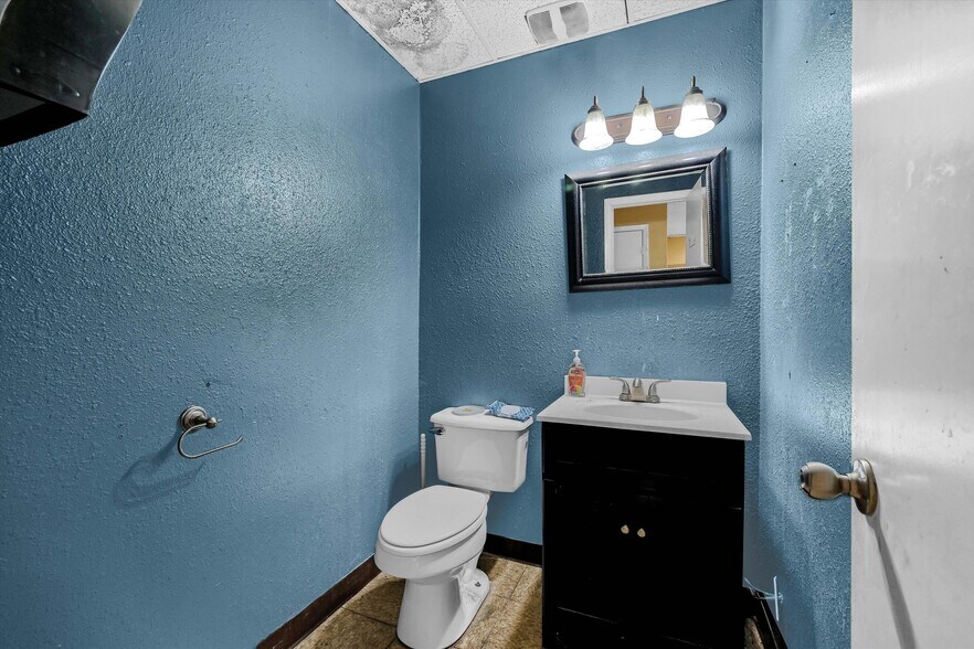 More Photos Of 1411 Southland Dr, Gainesville Flex For Sale
