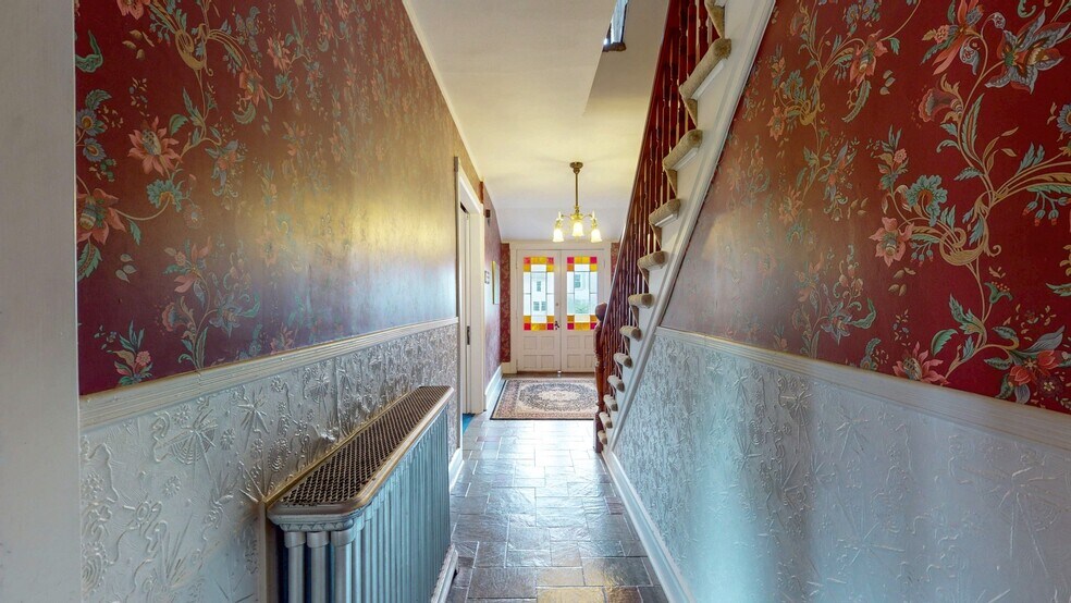 More Photos Of 8 W High St, East Hampton Office For Sale