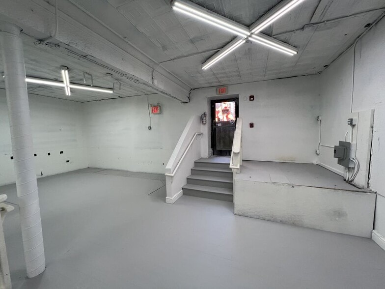 More Photos Of 813 Chapel St, New Haven Freestanding For Lease