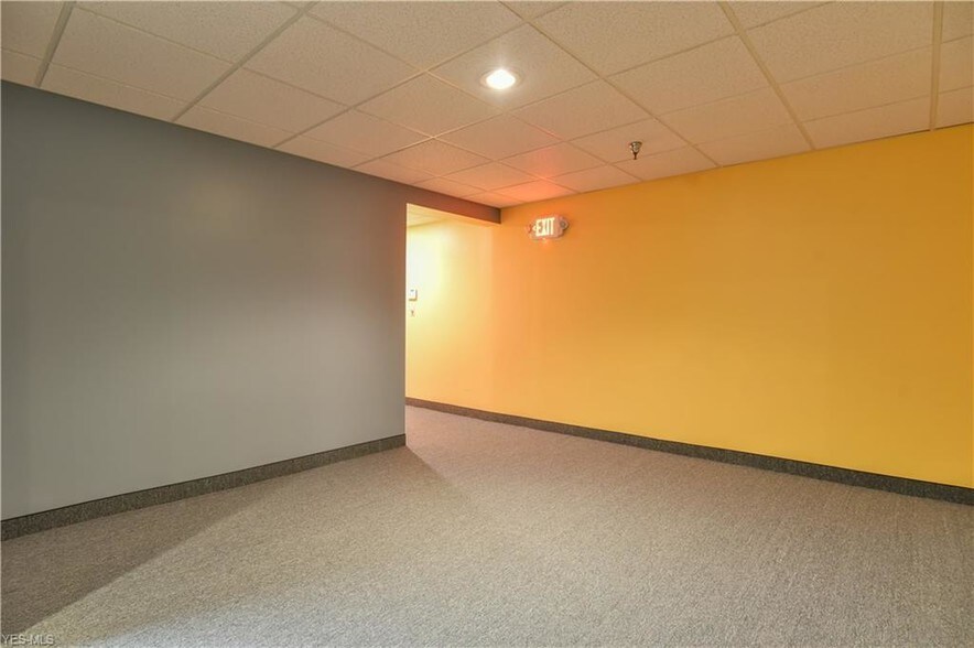 More Photos Of 8790 E Market St, Warren Medical For Sale