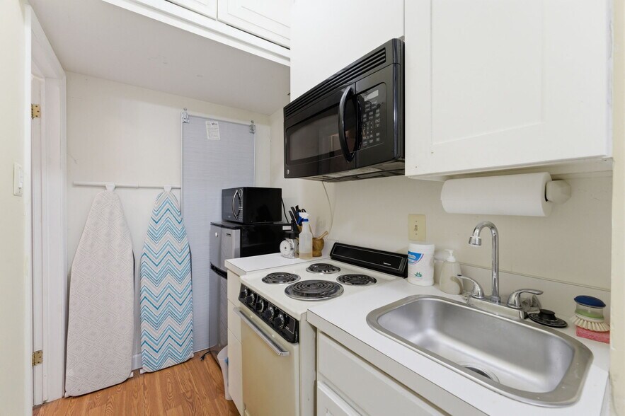 More Photos Of 2263 12th St NW, Washington Storefront Retail Residential For Sale
