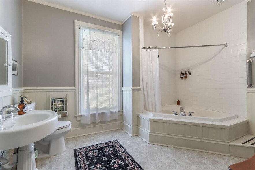 More Photos Of E3192 Apple Tree Ln, Waupaca Hospitality For Sale