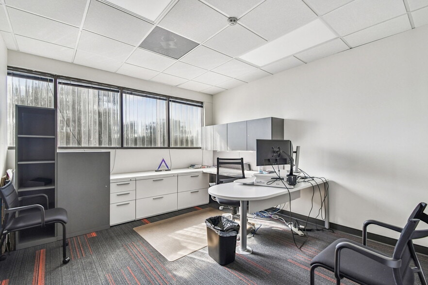 More Photos Of 902 N Himes Ave, Tampa Office For Lease