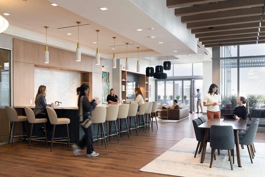More Photos Of 600 S Tryon St, Charlotte Office For Lease