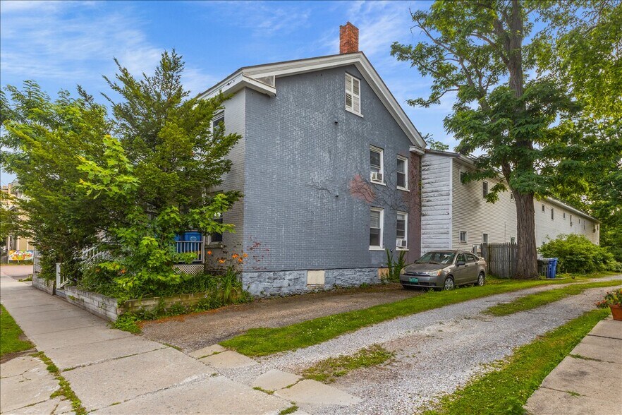 More Photos Of 61 Elmwood Ave, Burlington Multifamily For Sale