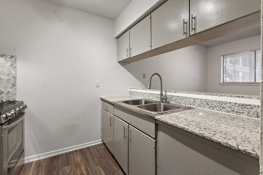 More Photos Of 8502 Dryfield Dr, Austin Apartments For Sale