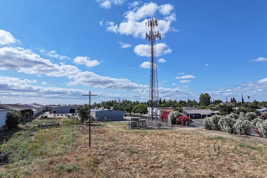 More Photos Of 5054 Portola ave, Del Rey Warehouse For Sale