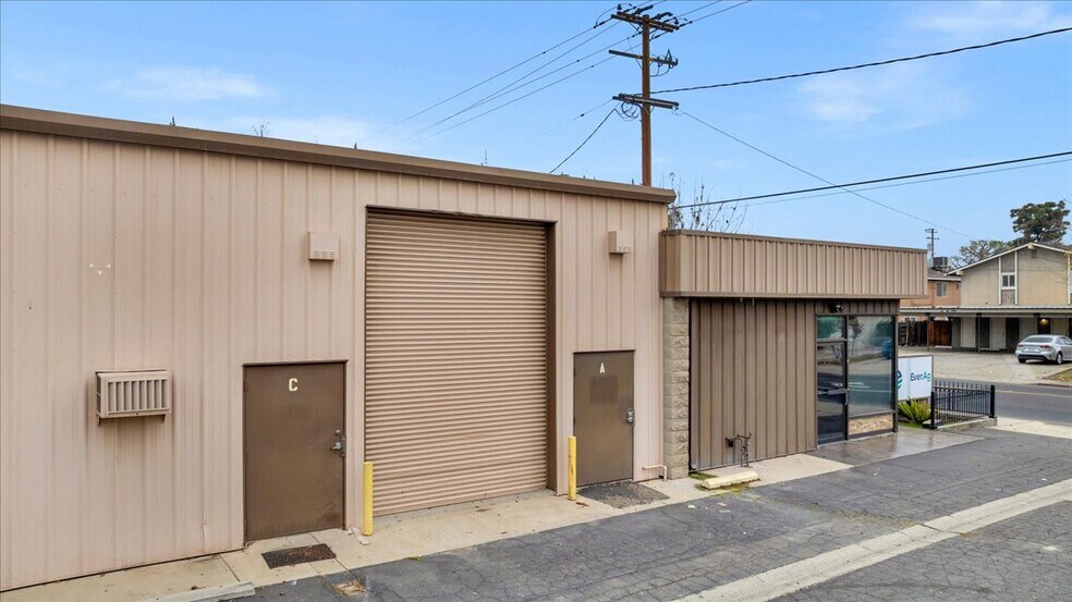 More Photos Of 1027 W Murray Ave, Visalia Service For Sale