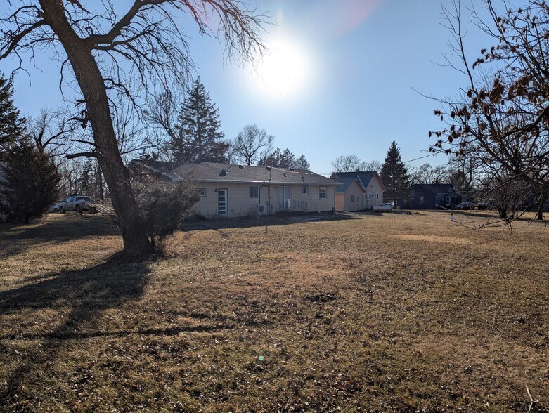 More Photos Of 340 Elm St E, Canova Sports And Entertainment For Sale