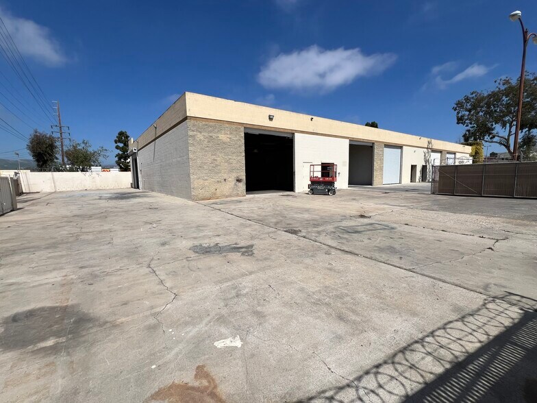 Primary Photo Of 4041 Transport St, Ventura Warehouse For Lease