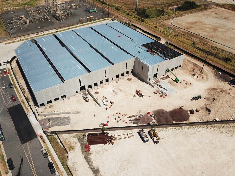 More Photos Of Lauwiliwili Street, Kapolei Warehouse For Lease