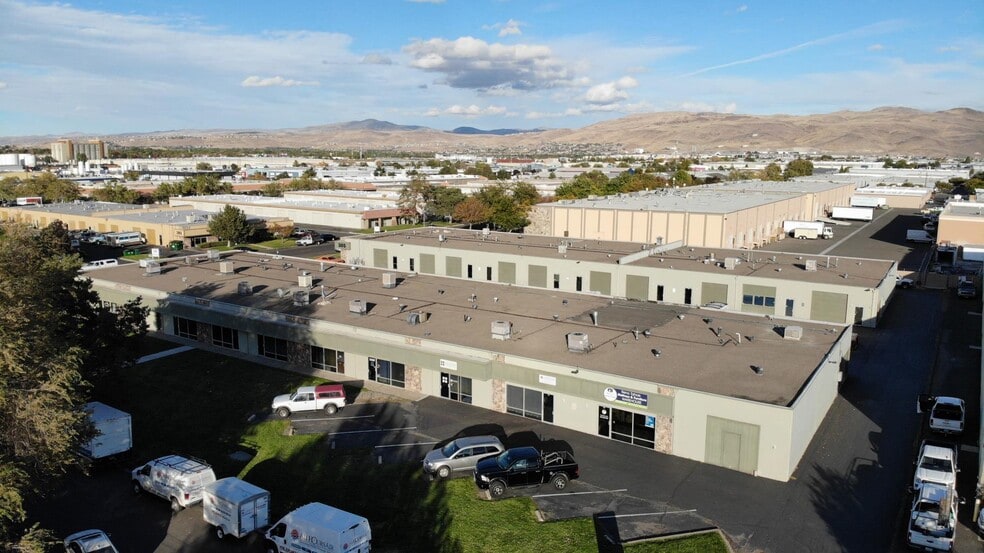 More Photos Of 395 Freeport Blvd, Sparks Showroom For Lease