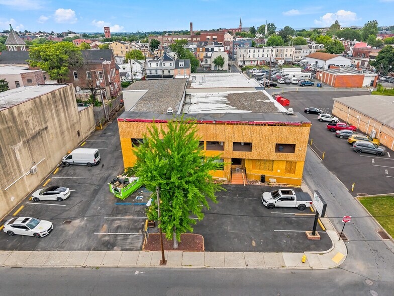 More Photos Of 145-555 Hamilton St, Allentown Showroom For Lease