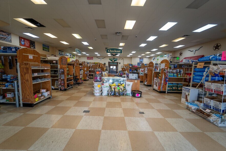 More Photos Of 610 E End St, Goliad General Retail For Sale
