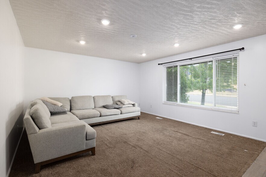 More Photos Of 270 E 5100 S, Washington Terrace Multifamily For Sale