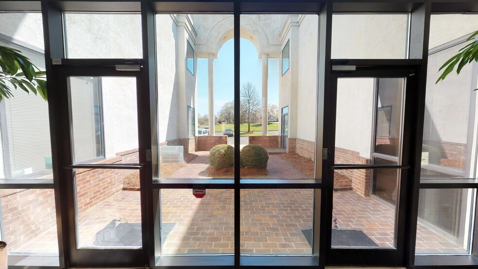 More Photos Of 2101 N Sardis Rd, Charlotte Office For Sale
