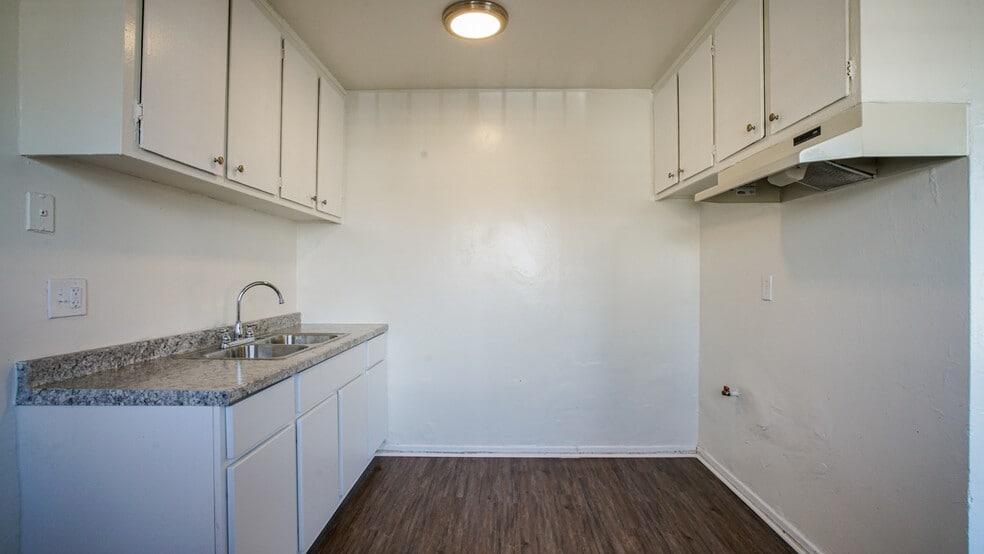 More Photos Of 634 W 92nd St, Los Angeles Apartments For Sale