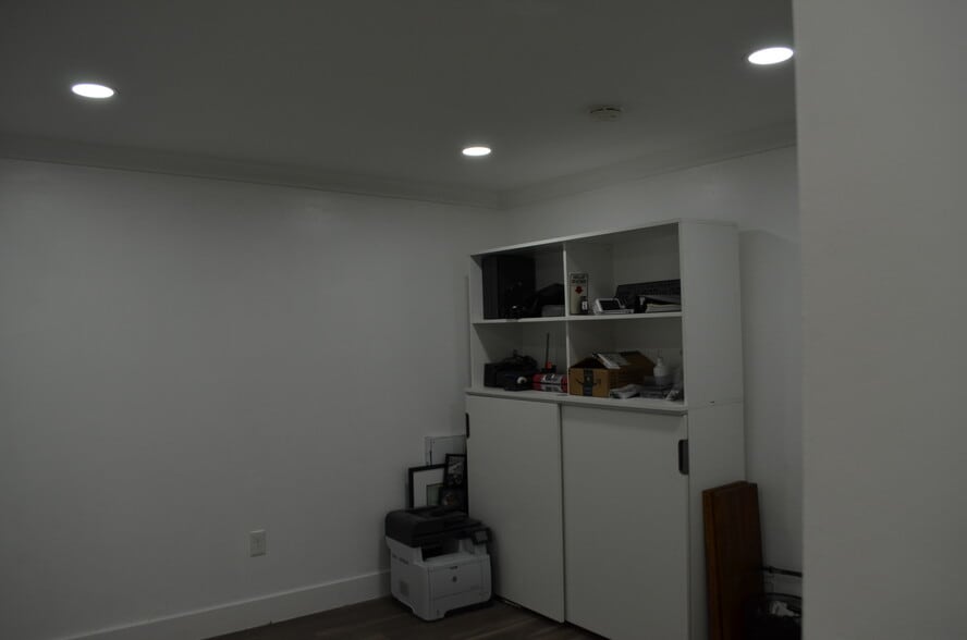 More Photos Of 7311-7323 NW 12th St, Miami Light Distribution For Sale