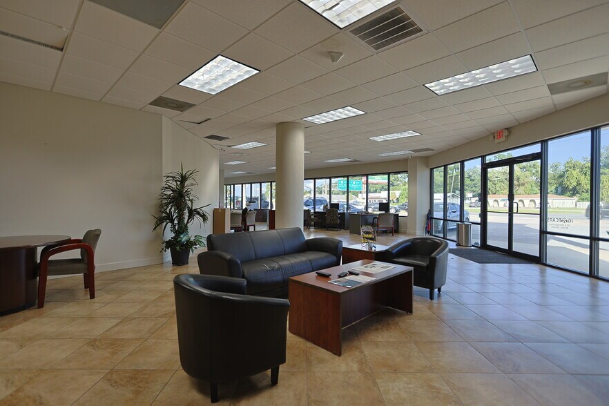 More Photos Of 705 N New Warrington Rd, Pensacola Auto Repair For Lease