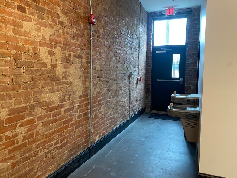 More Photos Of 324 Niagara St, Niagara Falls Apartments For Lease