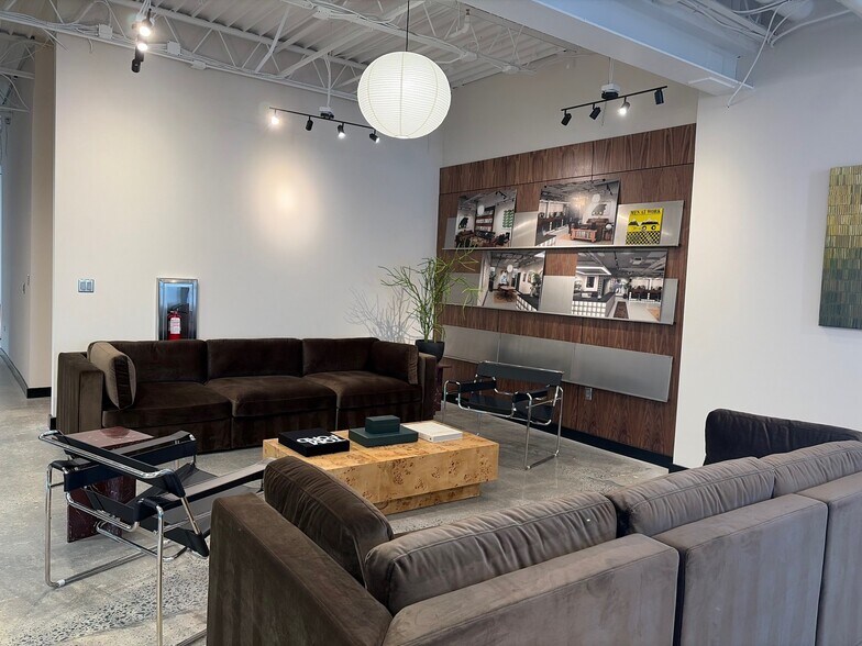 More Photos Of 900 Pressley Rd, Charlotte Warehouse For Lease